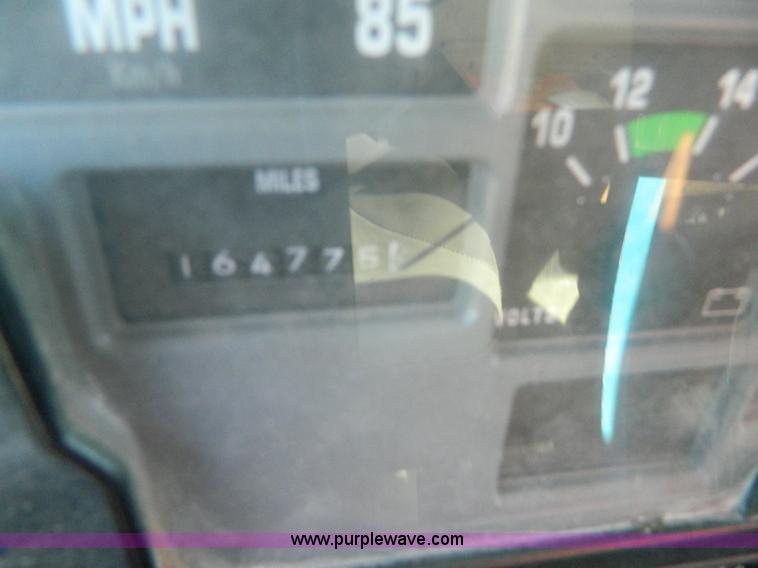 image for item D8789 1999 International 4900 tandem axle dump truck