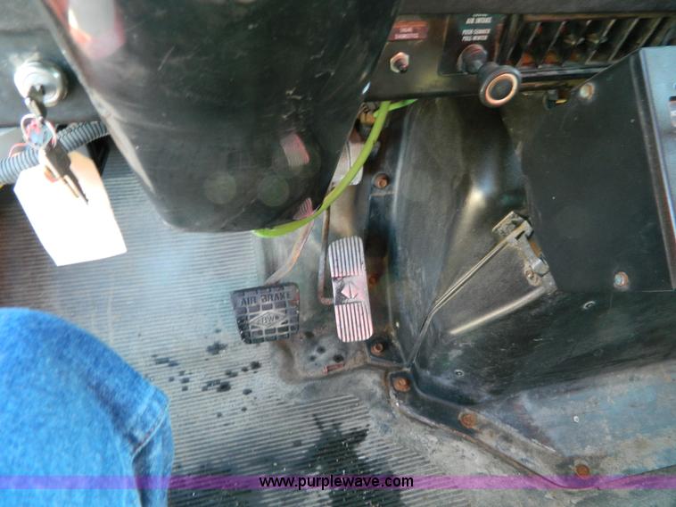 image for item D8789 1999 International 4900 tandem axle dump truck