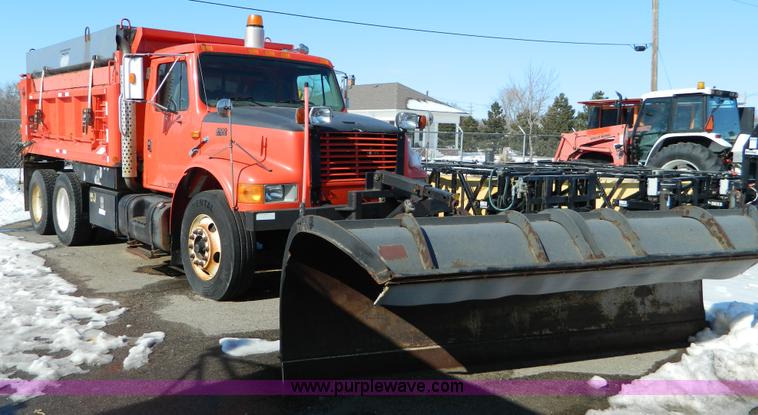 image for item D8790 1997 International 4900 tandem axle dump truck