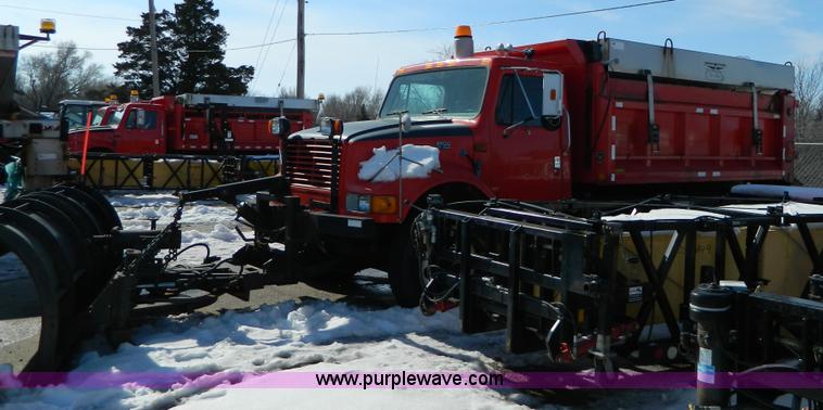 image for item D8790 1997 International 4900 tandem axle dump truck