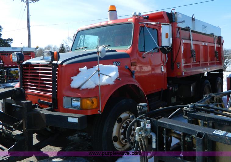 image for item D8790 1997 International 4900 tandem axle dump truck
