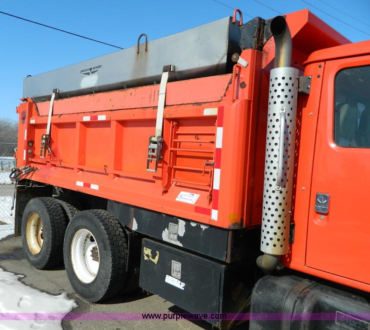 image for item D8790 1997 International 4900 tandem axle dump truck