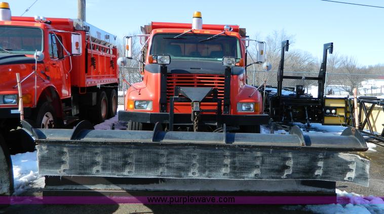 image for item D8791 1999 International 4900 tandem axle dump truck