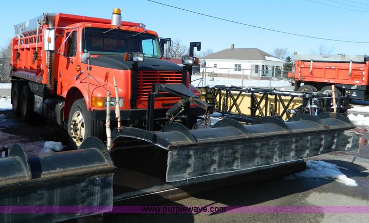 image for item D8791 1999 International 4900 tandem axle dump truck