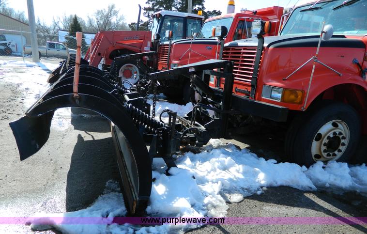 image for item D8791 1999 International 4900 tandem axle dump truck