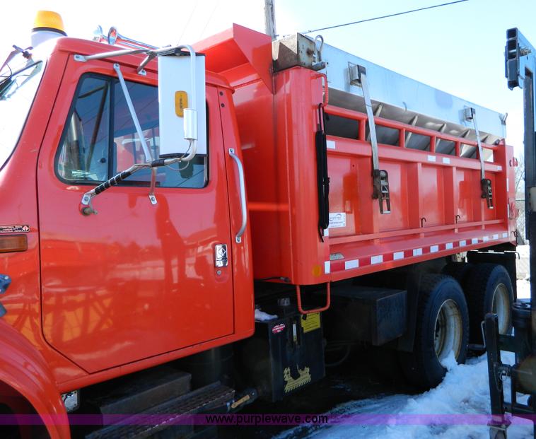 image for item D8791 1999 International 4900 tandem axle dump truck