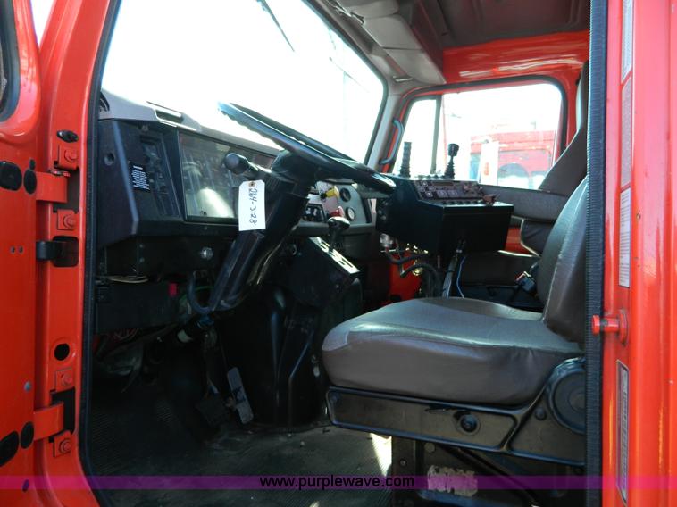 image for item D8791 1999 International 4900 tandem axle dump truck