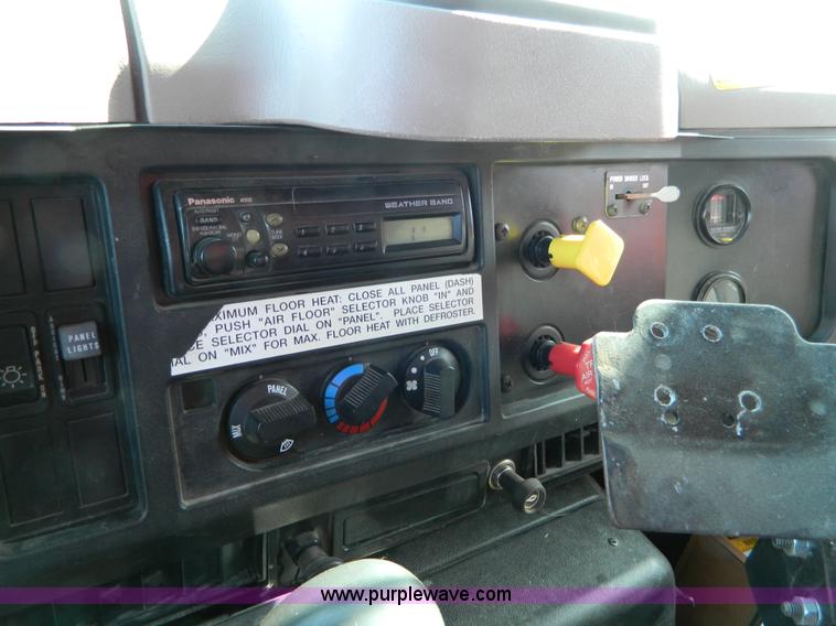 image for item D8791 1999 International 4900 tandem axle dump truck