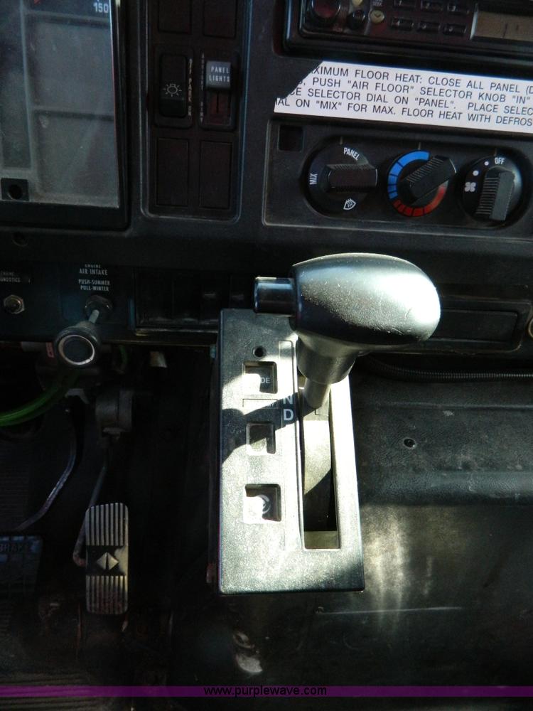 image for item D8791 1999 International 4900 tandem axle dump truck