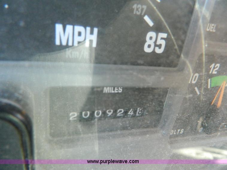 image for item D8791 1999 International 4900 tandem axle dump truck