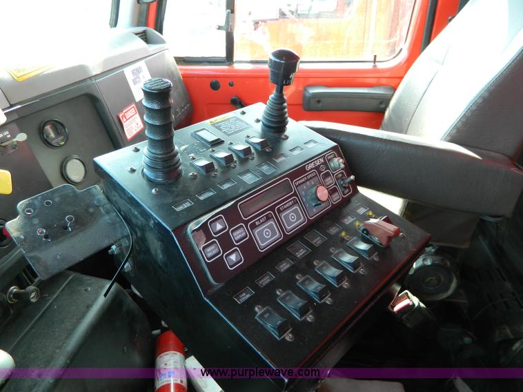 image for item D8791 1999 International 4900 tandem axle dump truck