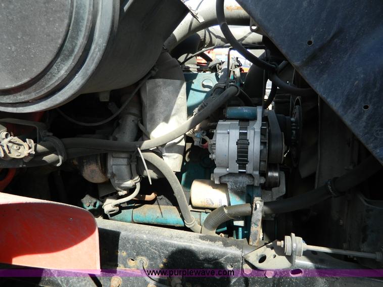 image for item D8791 1999 International 4900 tandem axle dump truck