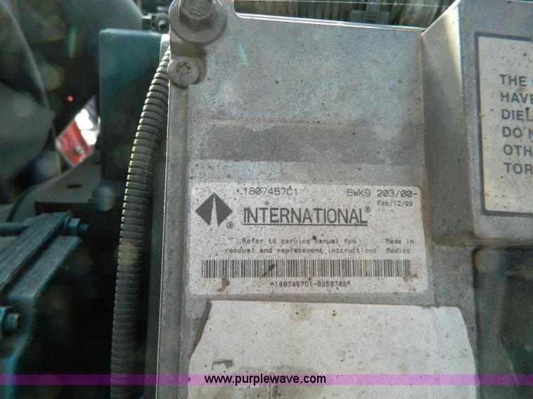 image for item D8791 1999 International 4900 tandem axle dump truck