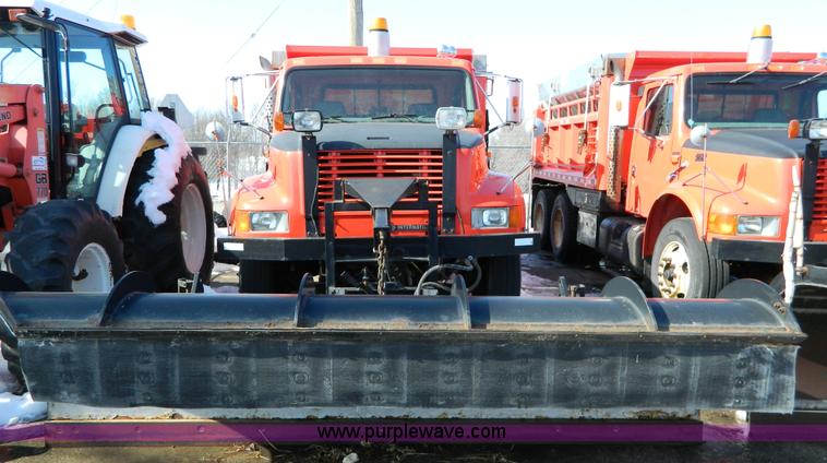 image for item D8792 1999 International 4900 tandem axle dump truck