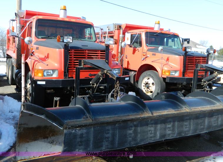 image for item D8792 1999 International 4900 tandem axle dump truck