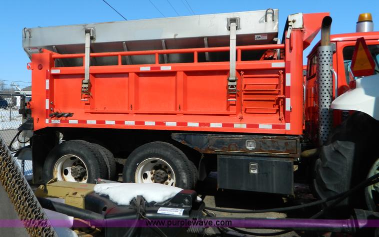 image for item D8792 1999 International 4900 tandem axle dump truck