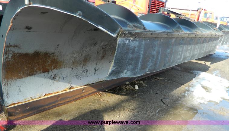 image for item D8792 1999 International 4900 tandem axle dump truck