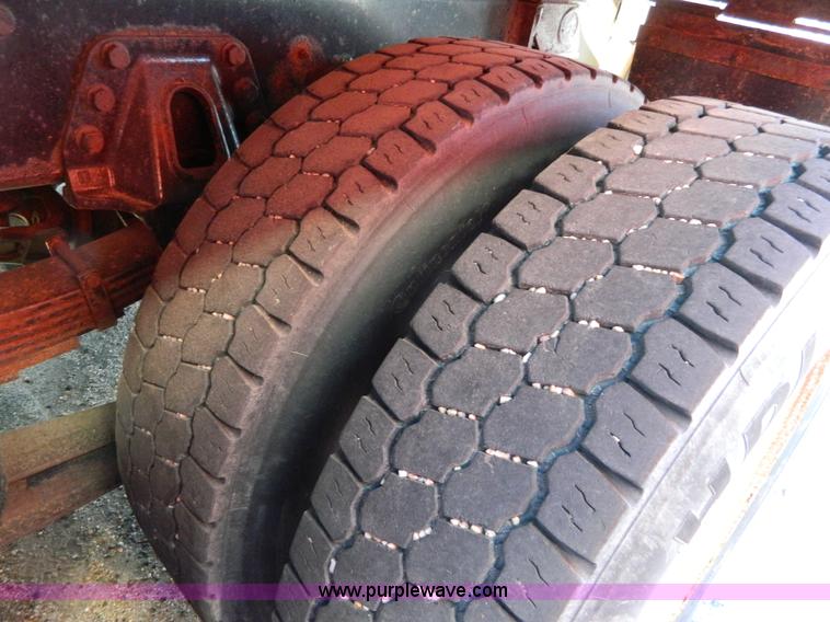 image for item D8792 1999 International 4900 tandem axle dump truck