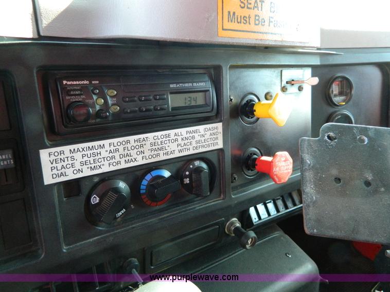 image for item D8792 1999 International 4900 tandem axle dump truck