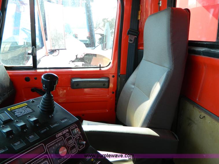 image for item D8792 1999 International 4900 tandem axle dump truck