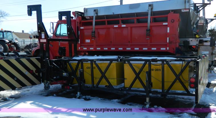 image for item D8793 1999 Enabs Safe-Stop 100K crash attenuator