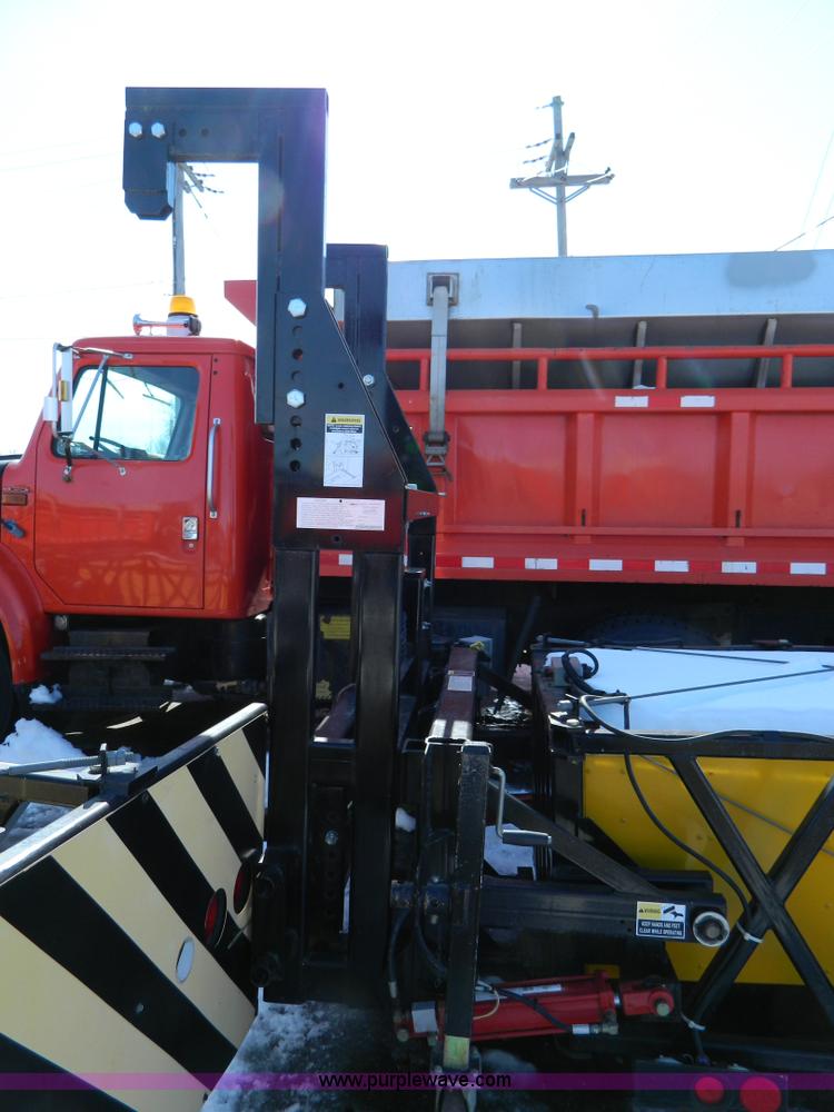 image for item D8793 1999 Enabs Safe-Stop 100K crash attenuator