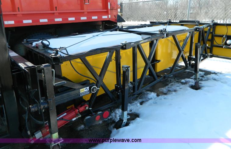 image for item D8793 1999 Enabs Safe-Stop 100K crash attenuator