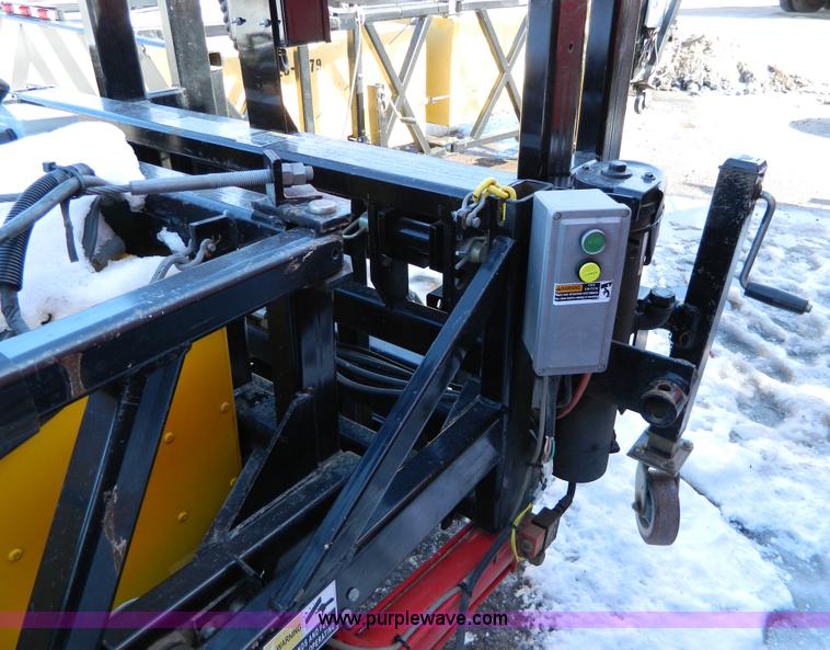 image for item D8793 1999 Enabs Safe-Stop 100K crash attenuator