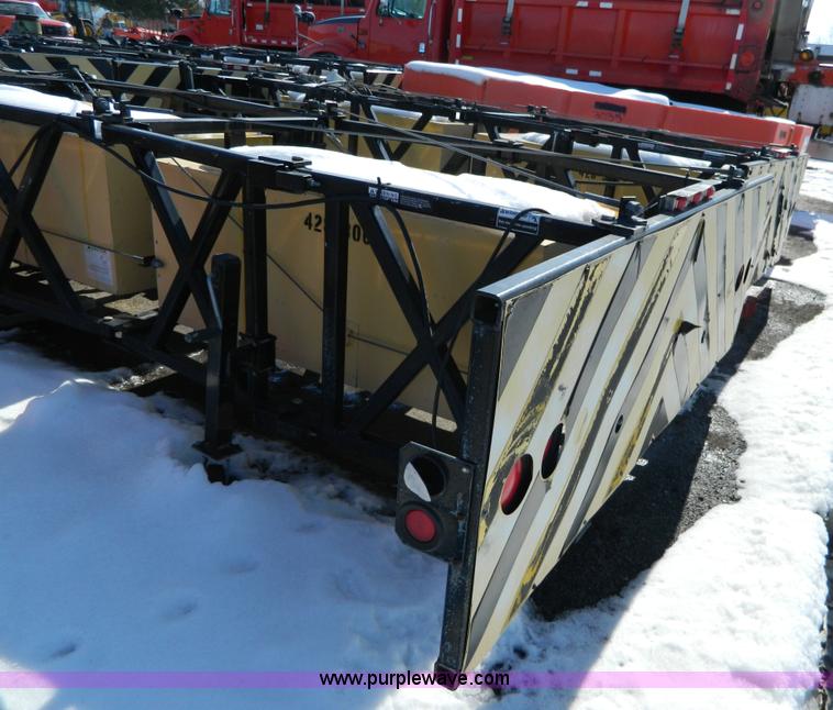 image for item D8795 1999 Enabs Safe-Stop 100K crash attenuator