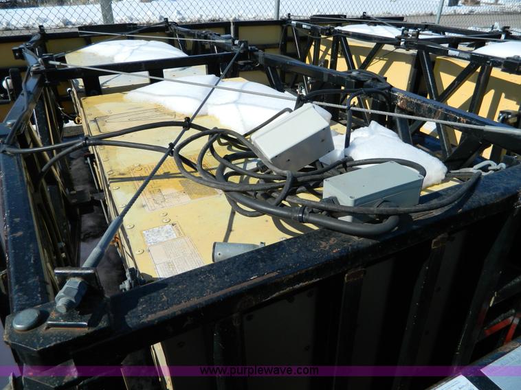 image for item D8796 1999 Enabs Safe-Stop 100K crash attenuator