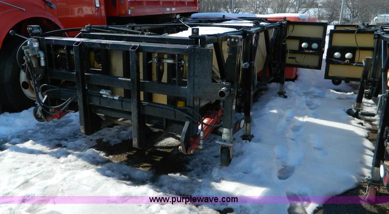 image for item D8799 1999 Enabs Safe-Stop 100K crash attenuator