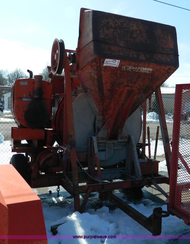 image for item D8800 1979 Gilson 11S concrete mixer