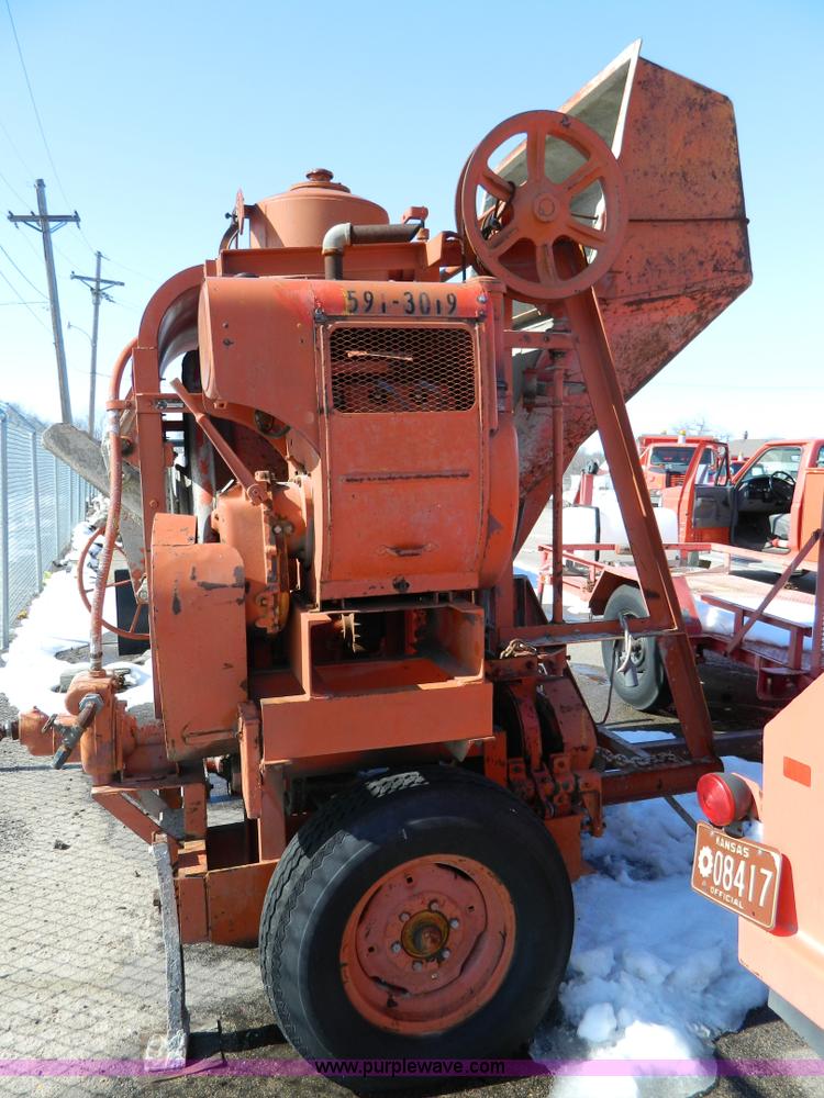 image for item D8800 1979 Gilson 11S concrete mixer