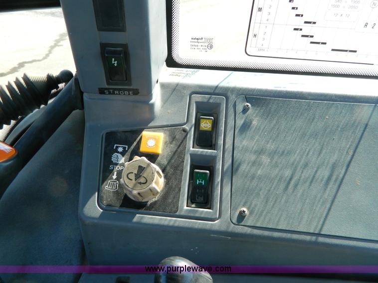 image for item D8804 1998 New Holland 7740SL MFWD tractor