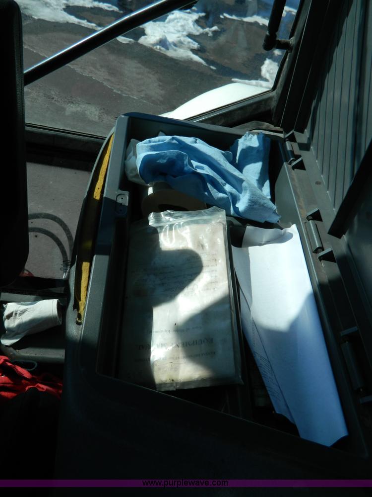 image for item D8804 1998 New Holland 7740SL MFWD tractor