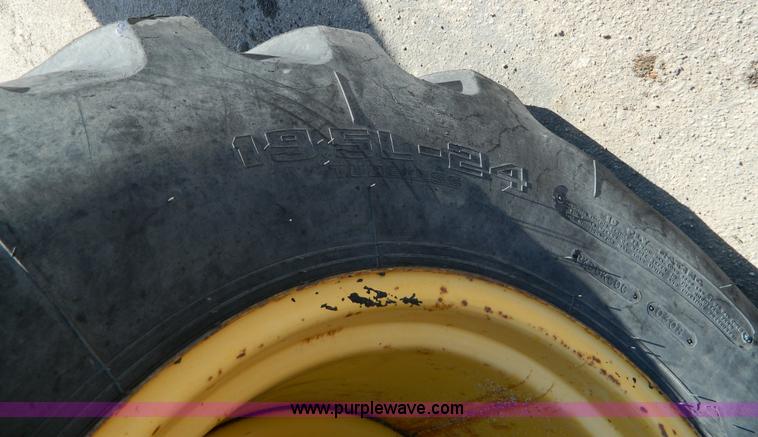 image for item D8806 1997 John Deere 310E backhoe