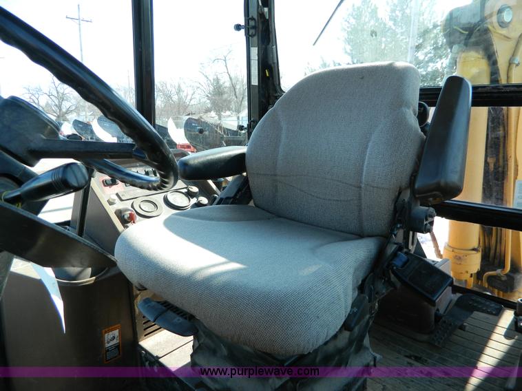 image for item D8806 1997 John Deere 310E backhoe