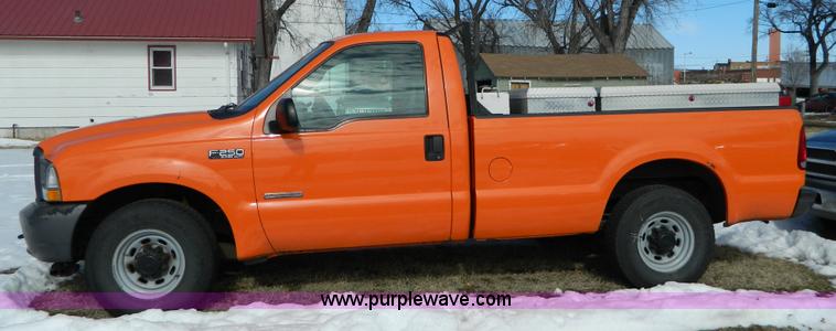image for item D8830 2003 Ford F250 pickup truck