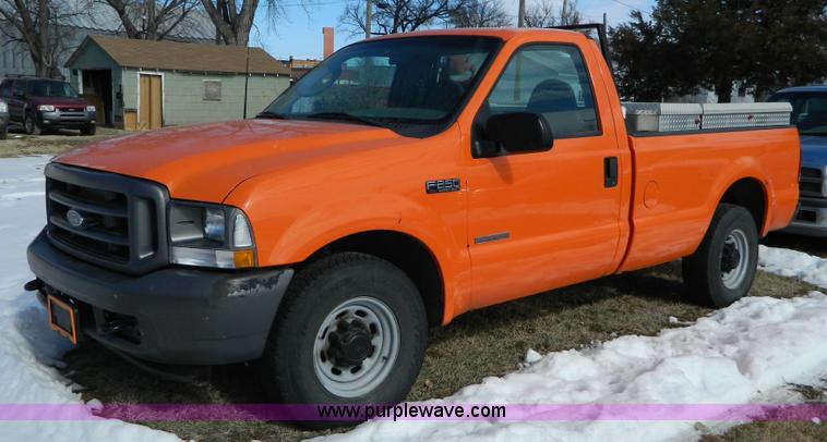 image for item D8830 2003 Ford F250 pickup truck