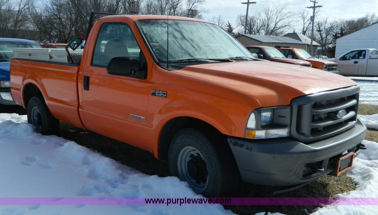image for item D8830 2003 Ford F250 pickup truck