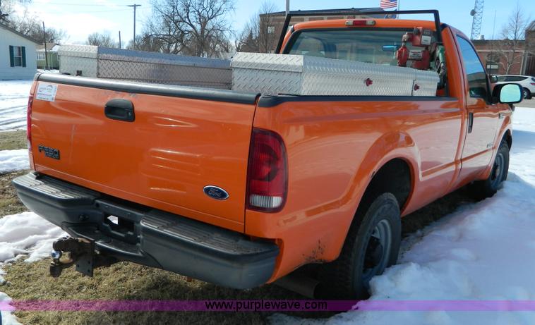 image for item D8830 2003 Ford F250 pickup truck