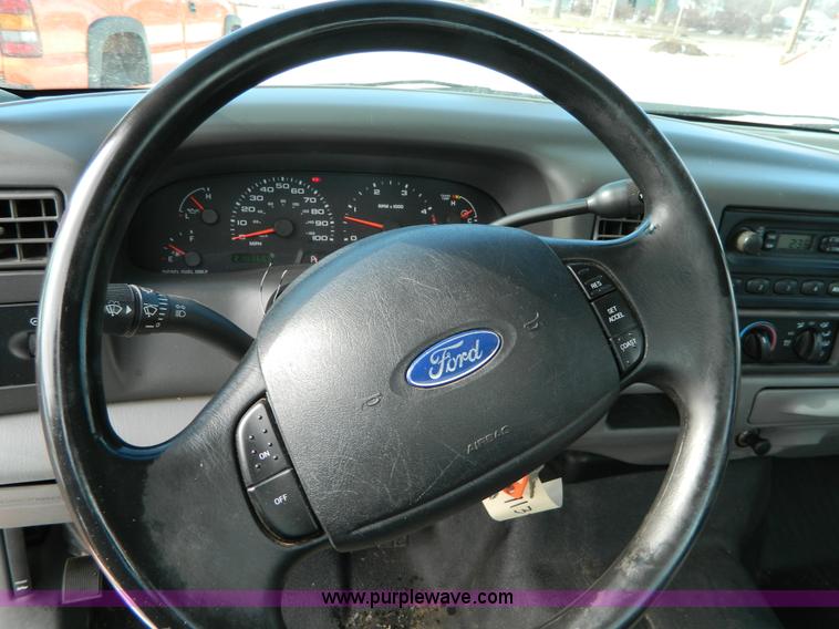 image for item D8830 2003 Ford F250 pickup truck