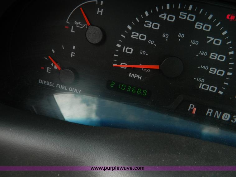 image for item D8830 2003 Ford F250 pickup truck