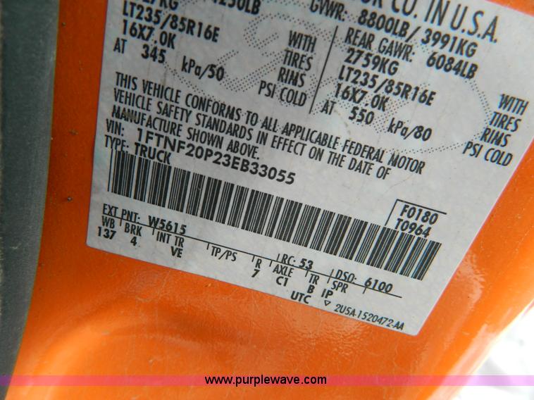 image for item D8830 2003 Ford F250 pickup truck