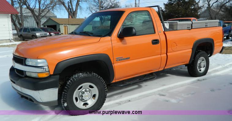 image for item D8831 2002 Chevrolet Silverado 2500HD pickup truck