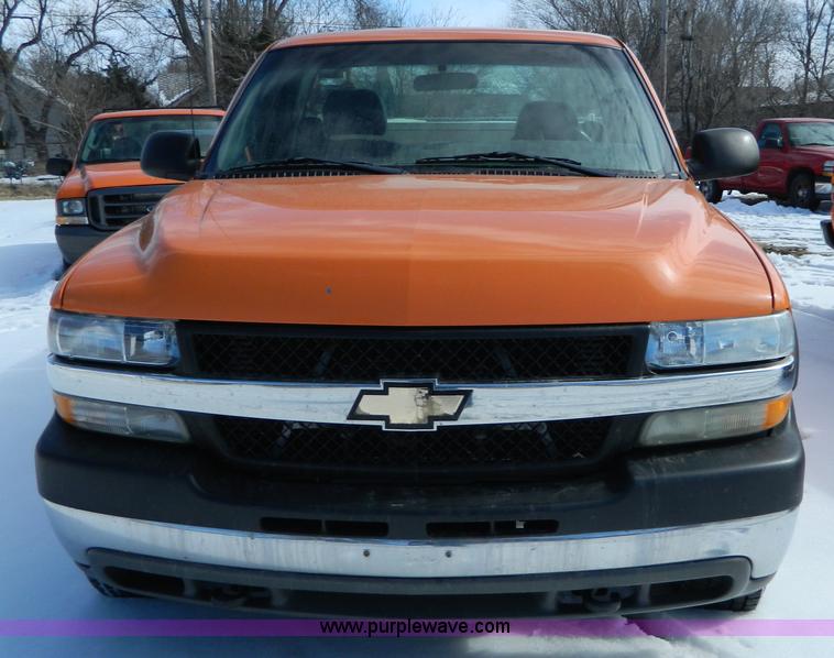 image for item D8831 2002 Chevrolet Silverado 2500HD pickup truck