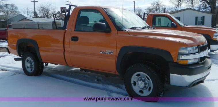 image for item D8831 2002 Chevrolet Silverado 2500HD pickup truck