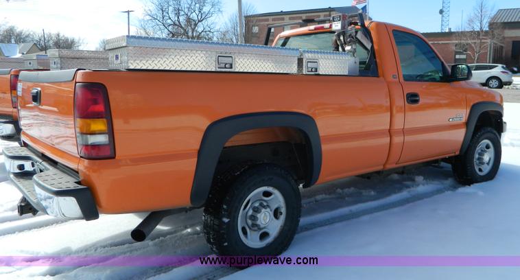 image for item D8831 2002 Chevrolet Silverado 2500HD pickup truck