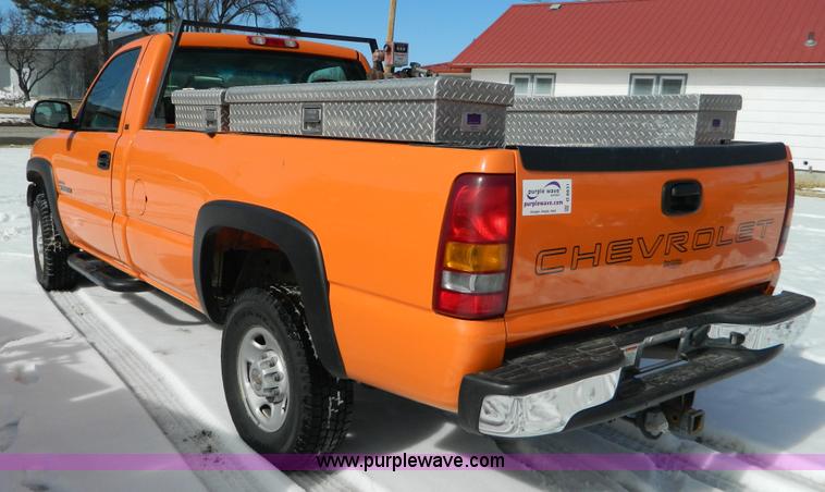 image for item D8831 2002 Chevrolet Silverado 2500HD pickup truck