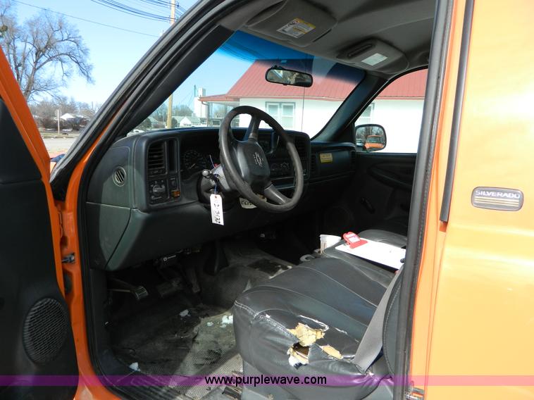 image for item D8831 2002 Chevrolet Silverado 2500HD pickup truck